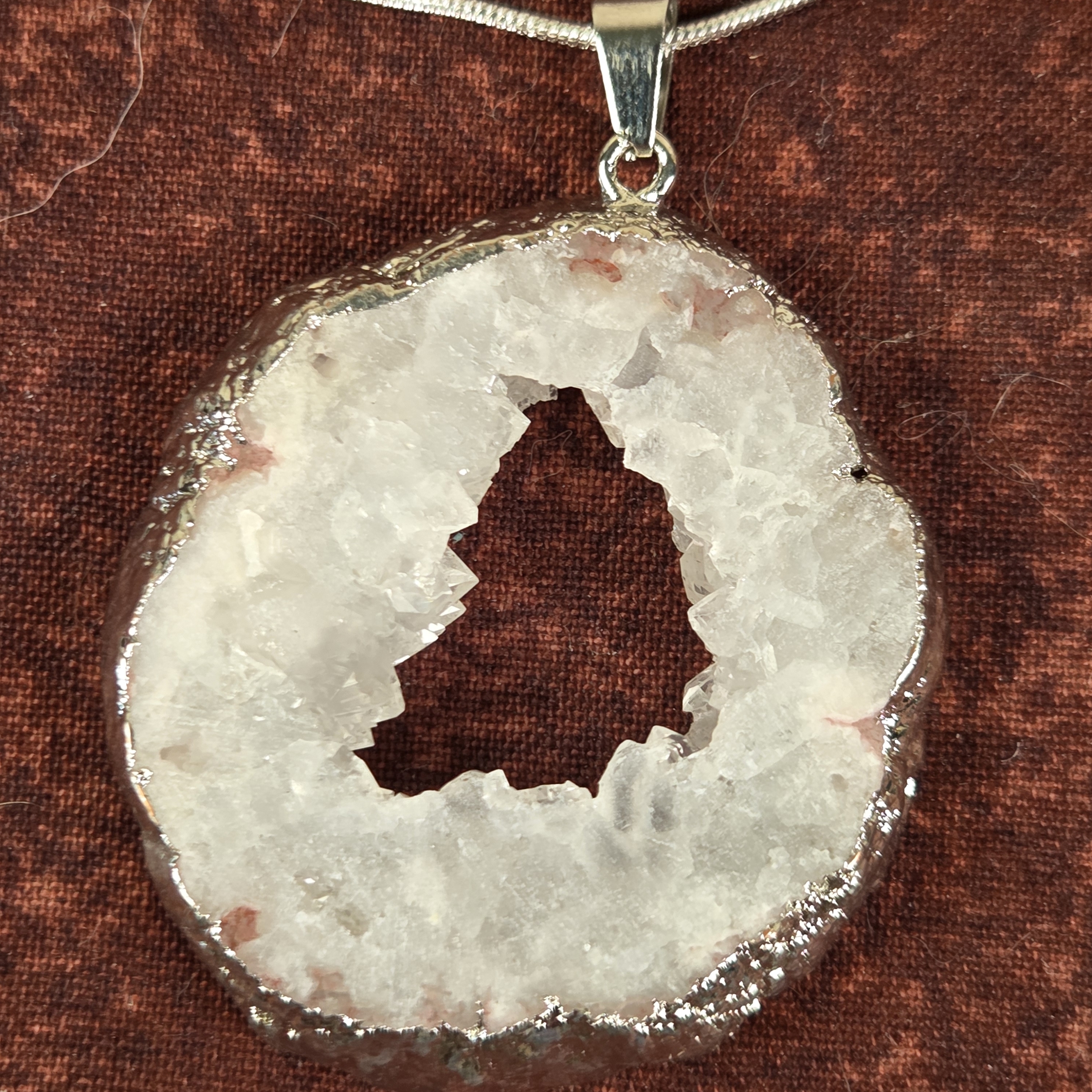 Elegant Silver And White Geode Pendant Necklace